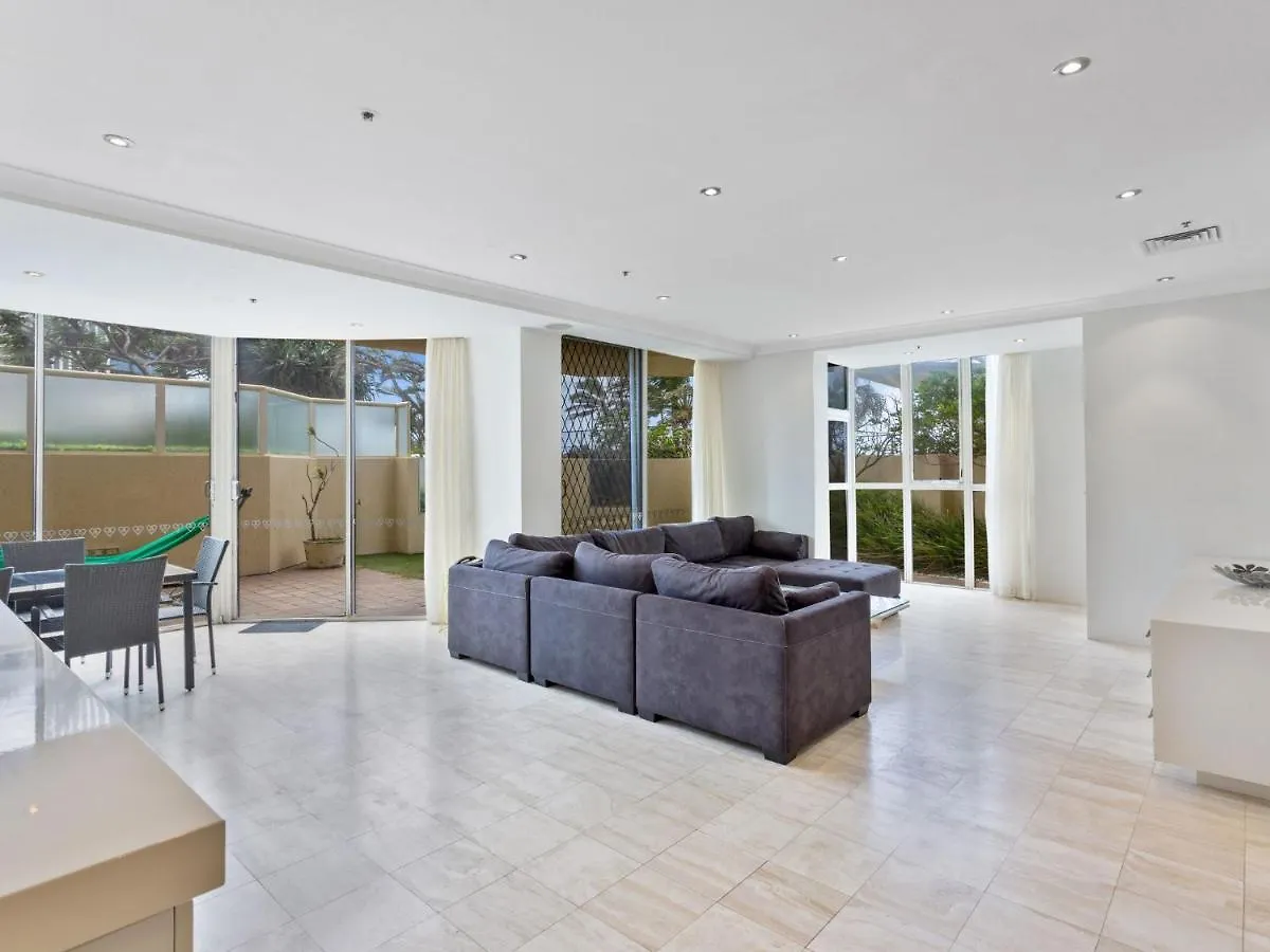 Spacious 3 Bedroom Family Apartment Gold Coast