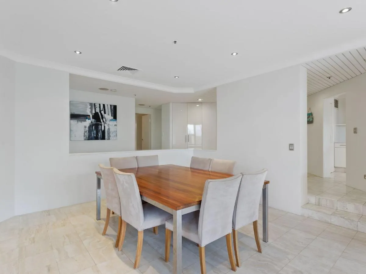 Spacious 3 Bedroom Family Apartment Gold Coast