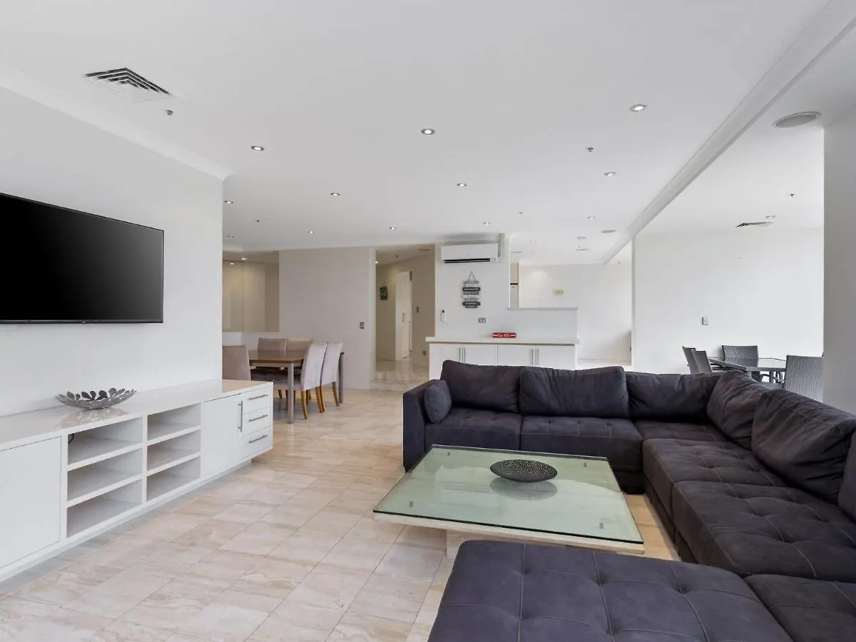 Spacious 3 Bedroom Family Apartment Gold Coast Australia
