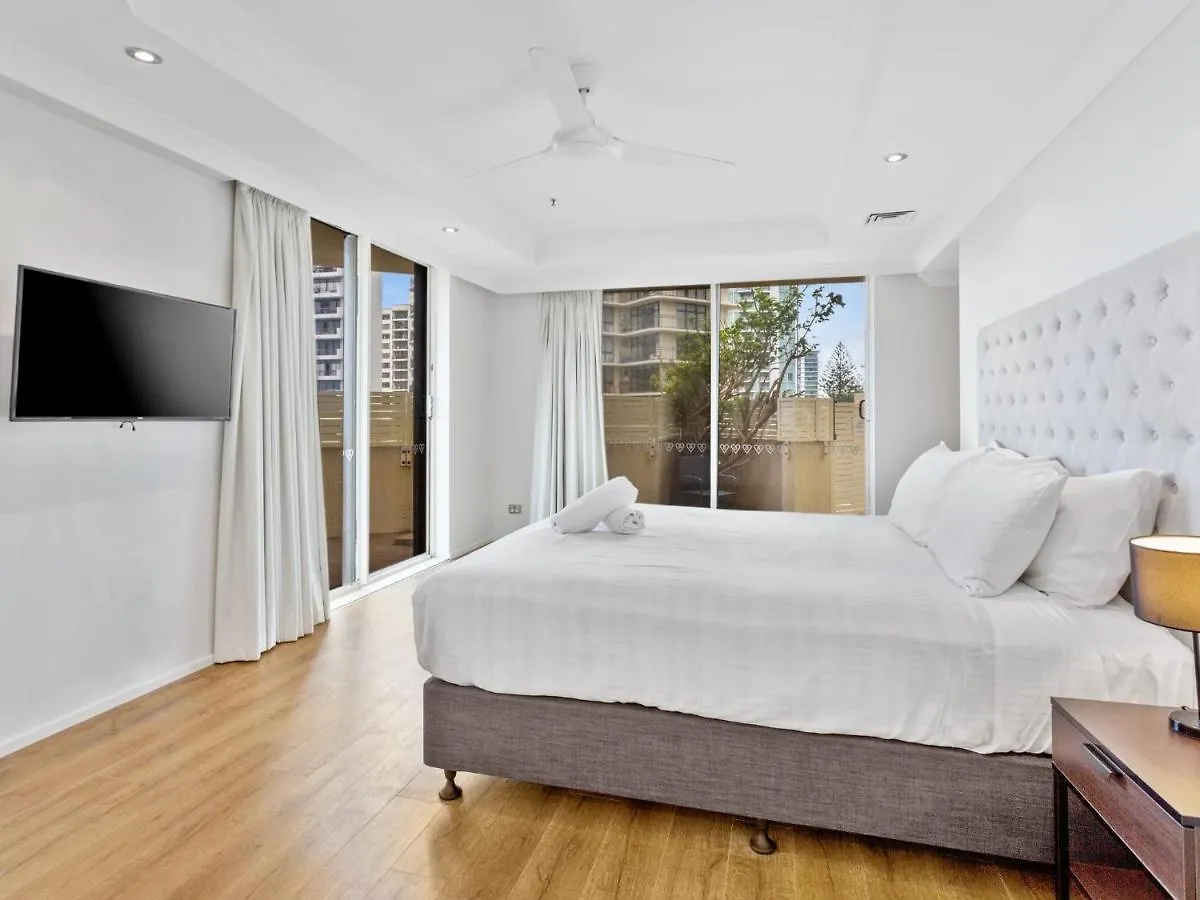 Spacious 3 Bedroom Family Apartment Gold Coast